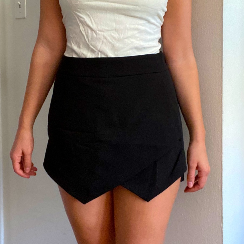 Aqua Bloomingdales Skort Black NWT